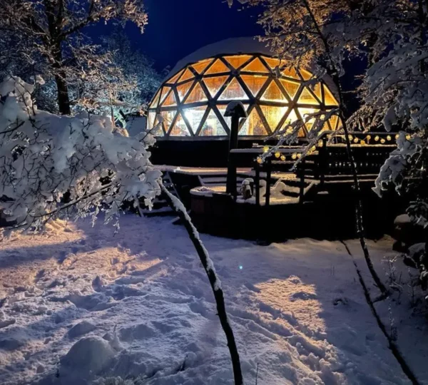 Chillán – Domos Black Domes – 1 cama king, 1 camarote, 2 futón cama – Big Dome